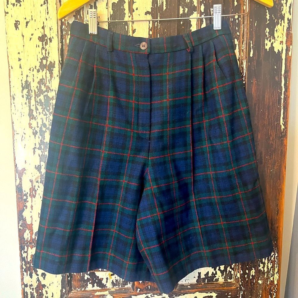Vintage Pendleton tartan plaid virgin wool fully lined shorts. Size 10.